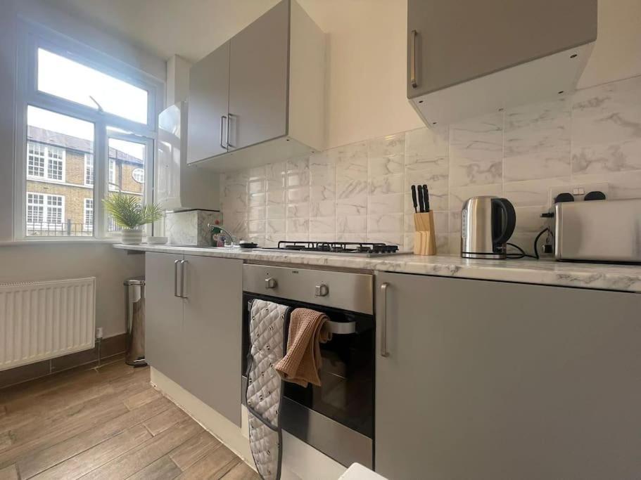 Lovely 2 Bed On Tower Bridge Londres Exterior foto