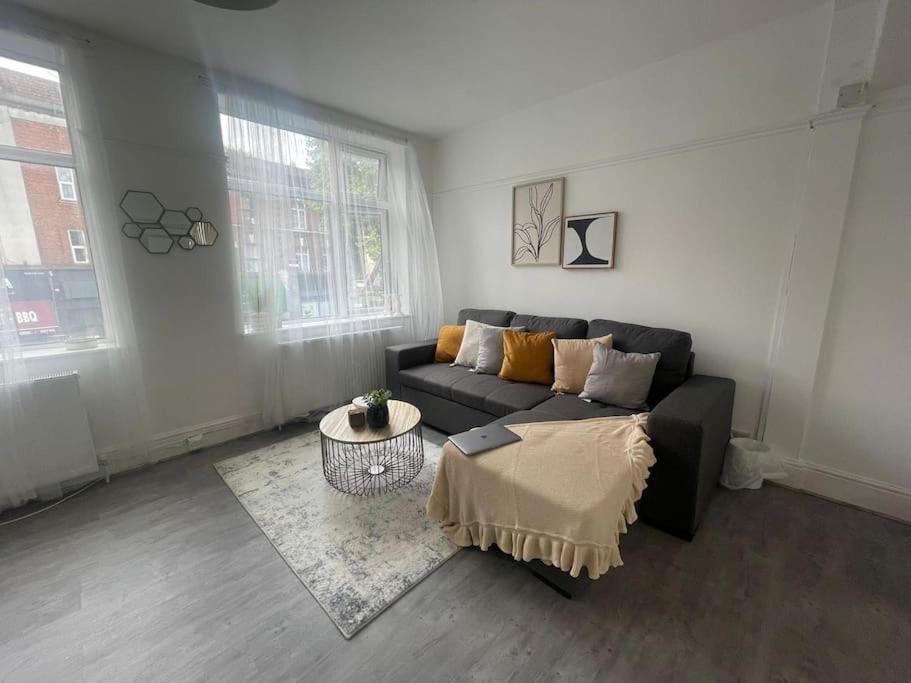 Lovely 2 Bed On Tower Bridge Londres Exterior foto