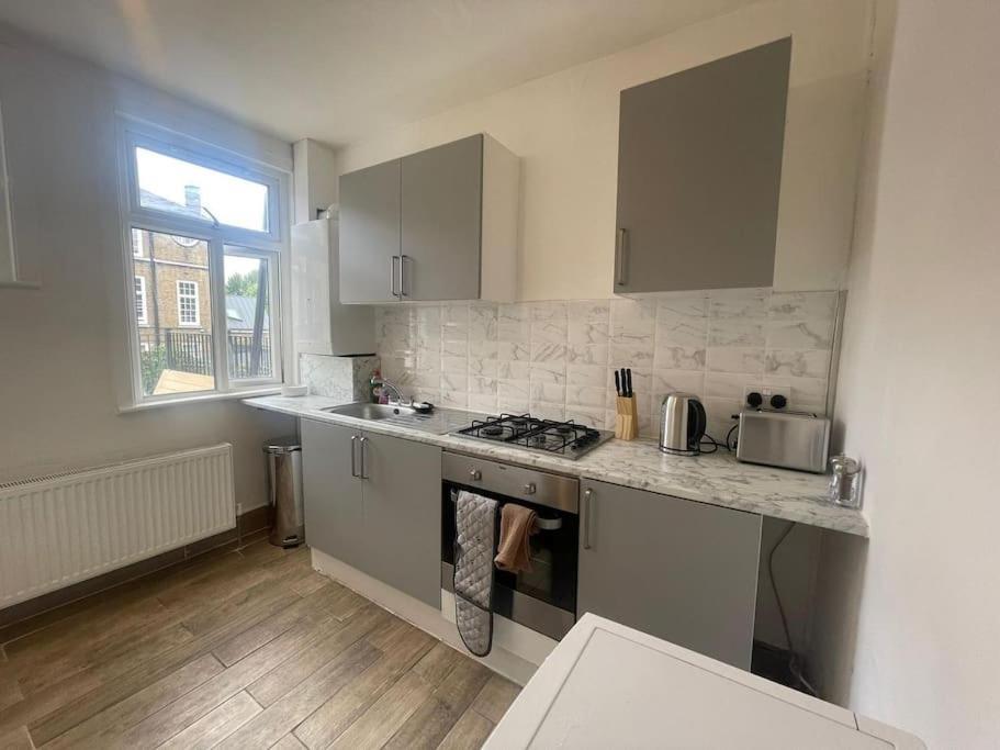 Lovely 2 Bed On Tower Bridge Londres Exterior foto